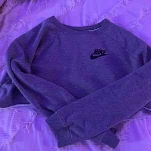 Cropped Nike Crewneck